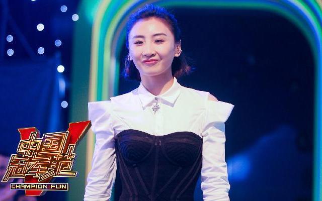 中国冠军范 《中国冠军范》第8期：蹦床公主何雯娜开唱！自曝从小就恐高