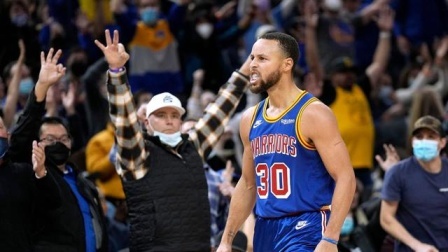 NBA热辣资讯 库里职业生涯60次40+分 勇士50胜10负！