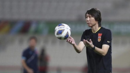 中国男足冲击2022世界杯 媒体人：李铁已经主动辞职，足协不用支付违约金
