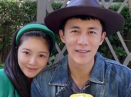 程莉莎晒与杜淳王灿夫妇合照