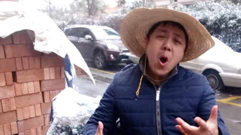 唱罢吹灯 农村大叔搞笑歪唱《单身狗三十》这大叔唱得蛮逗的