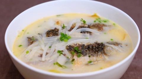 迷迭香 一步搞定浓乳白的鲫鱼汤