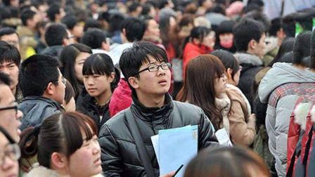 农民直呼：农村孩子拼命上大学还找不到工作