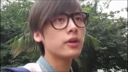 嘻嘻娱乐 2017 11月 李易峰大学毕业受访视频曝光 穿学士服超青涩可爱 171129