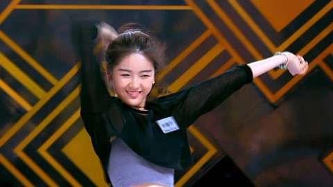 明星的诞生 A4腰少女惊艳全场 花美男独宠萌弟不爱女郎
