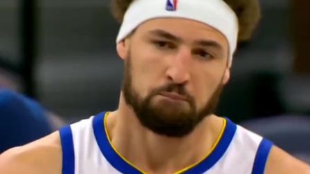 NBA热辣资讯 汤普森半场前的压哨三分踩线！事后汤神的表情亮了！