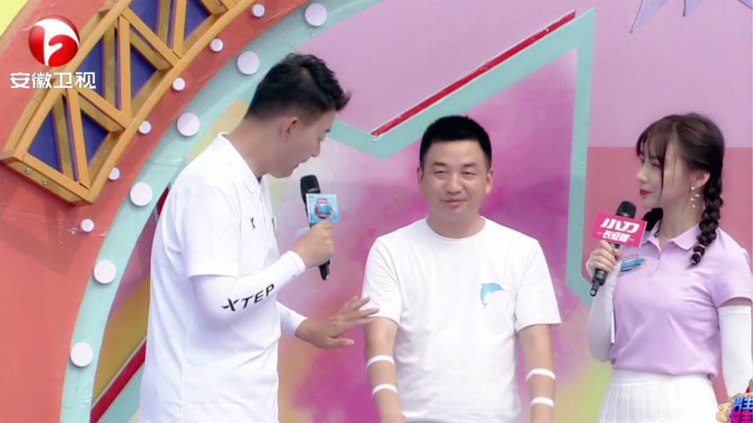 摄像老师被迫当“模特”