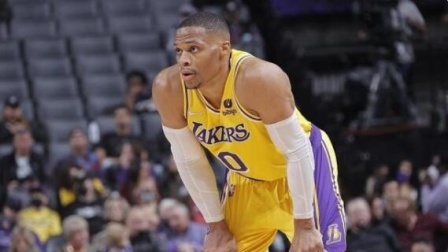 NBA热辣资讯 NBA-三巨头组合没有达到期望 湖人就交易威少进行了内部讨论
