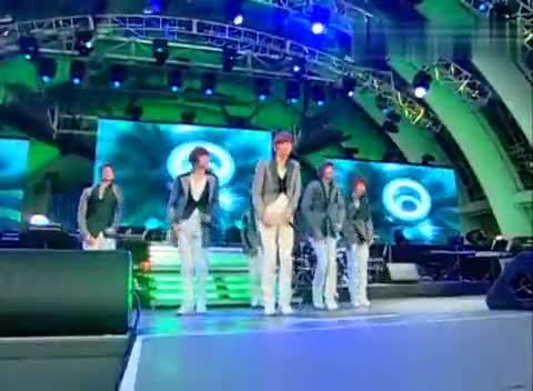 IU kiss&cry Bingeul Bingeul 2011第九届 Hollywood Bowl 韩流音乐节 现场版-U-Kiss (UKiss)