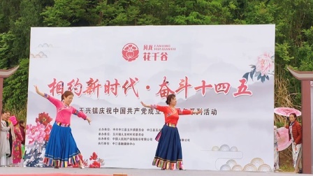 两姐妹演绎形体舞《可可托海的牧羊人》就是这么好看