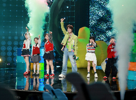 纯享版：陆虎原创班歌亮相