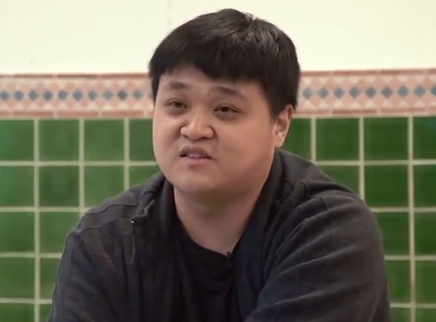 二更视频 这家火锅心甘情愿让人排队！