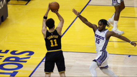 2021-2022赛季NBA集锦 库里贡献20分汤普森23分 勇士主场轻取国王