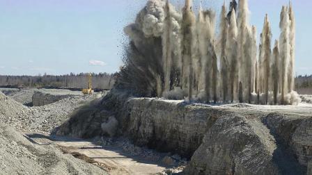 天下有警视频 中国完成最大规模爆破整座大山炸低40米炸