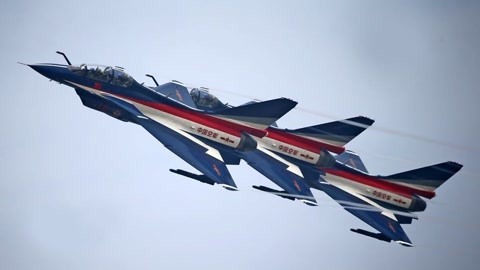 环球火力点 中国空军飞行表演队多架歼10战斗机参与巴基斯坦国庆阅兵式