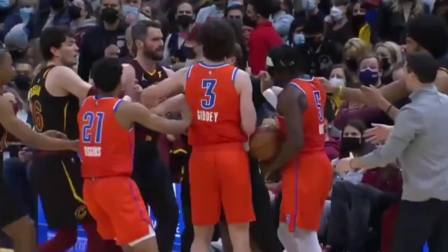 NBA热辣资讯 欺负爱神老实人？多尔特肘击乐福爆发冲突被驱逐出场！