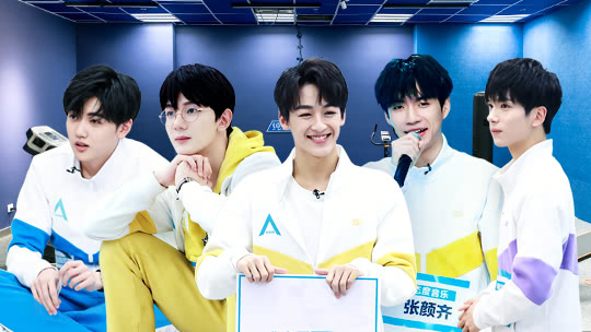 创造营练习室 第2期：何洛洛魔性表演狂憋笑