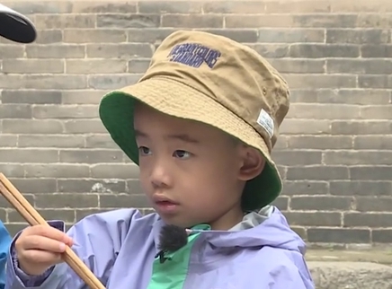爸爸带娃记 小小春大病初愈坚持录节目