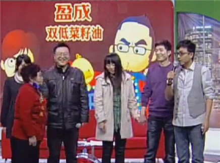 越策越开心 超级红娘刘大妈现场牵红线