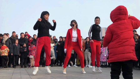 三女人PK鬼步舞看看谁赢了