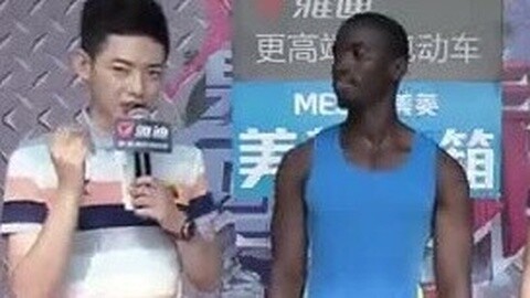 男生女生向前冲 黑人小伙挑战极限30米