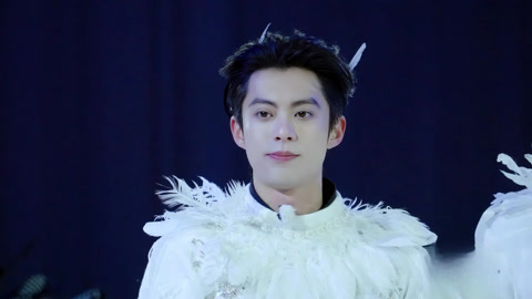 王鹤棣演绎冰上灰天鹅 眼神里全是戏