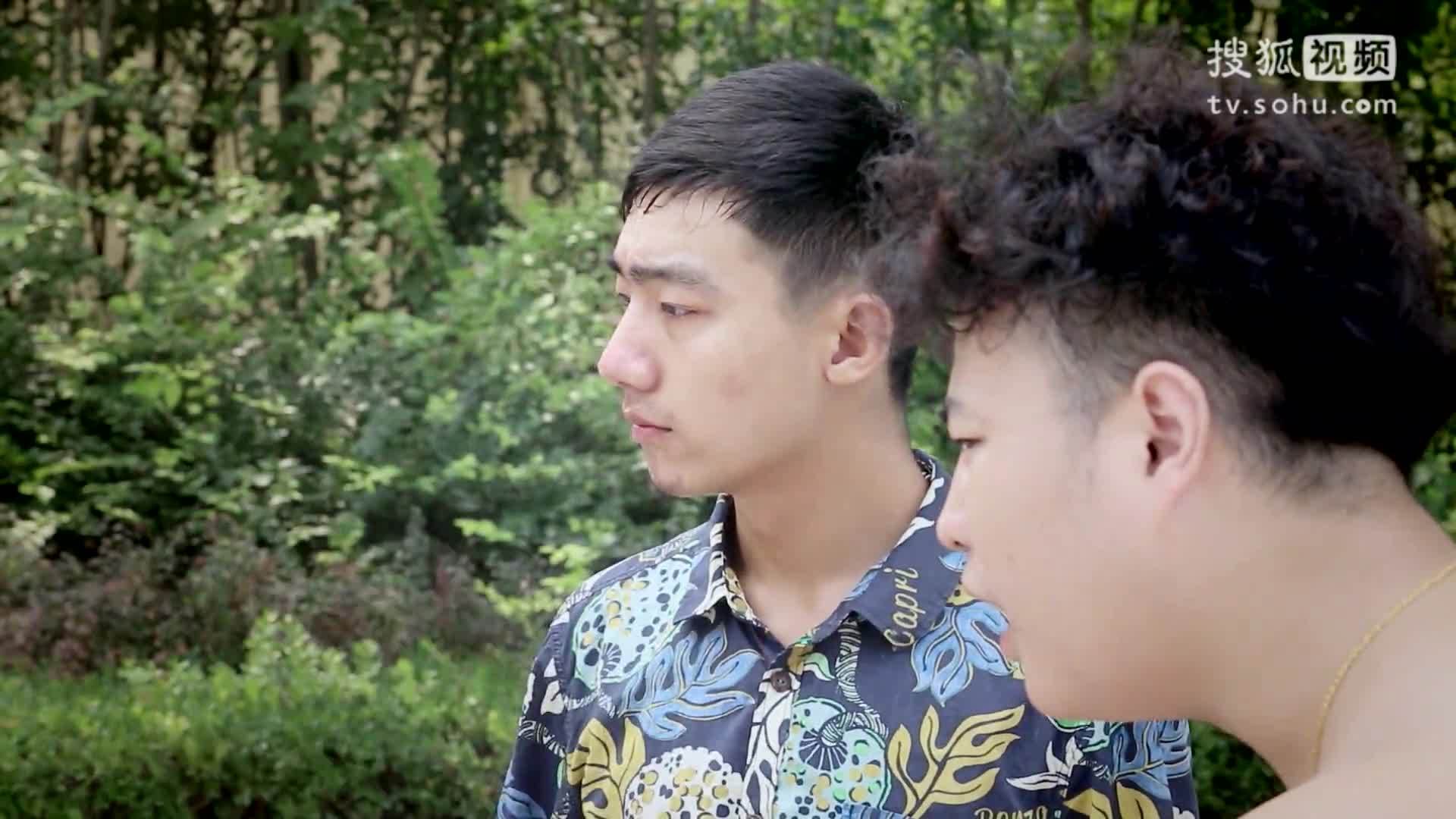 学校里的疯子 学校里的疯子 上门快递小哥激怒邻家小妹
