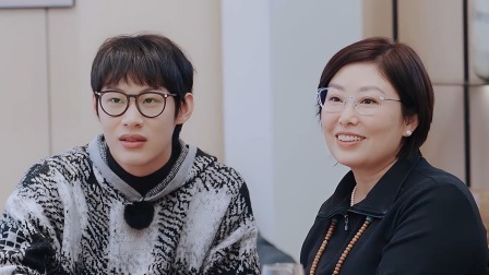 五“鸽”们儿聊家庭全员泪目，家人空降治愈民宿