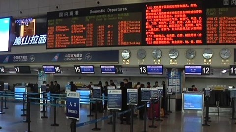 城市直通车 皮包遗失钱被拿民警终找回
