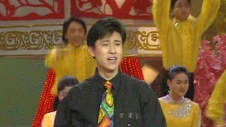 央视1992春晚 解晓东张咪张强《飞旋啊飞旋》，金色海洋欢快起舞
