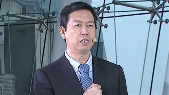 老师请回答 大中小学同上一堂课 战“疫”一线，致敬最美“逆行者”