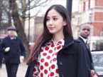 娱乐急先锋 Angelababy亮相时装周 微博晒钻戒