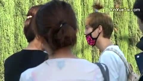 EXO Waiting For the Shuttle At Disneyland 饭拍版 12/05/19-EXO