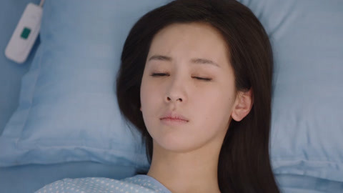 小白恍惚间看到床前围满了家人