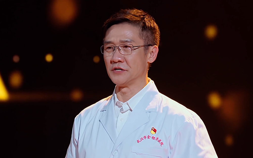 时间的答卷 黄志忠再现金银潭医院院长张定宇铁汉柔情