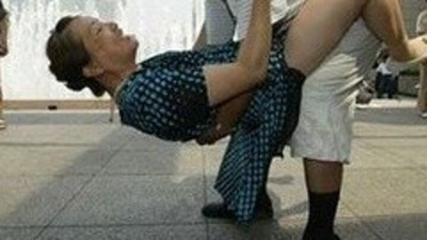 唱罢吹灯 笑尿！魔性鬼畜的广场舞