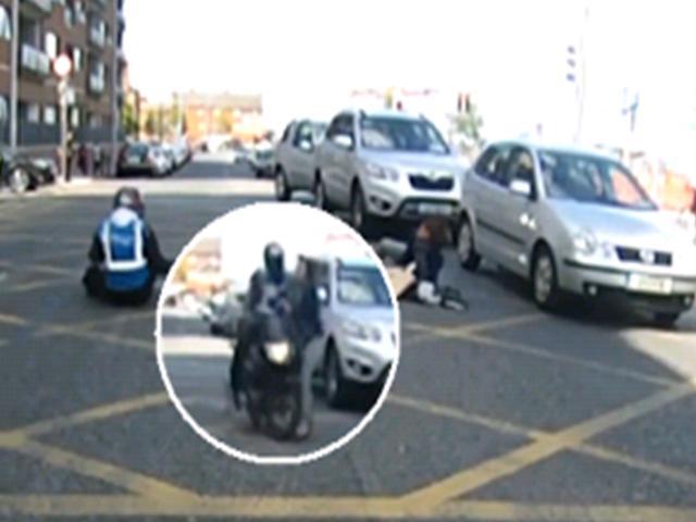 囧人囧事 爆笑！国外女子碰瓷巧遇警察