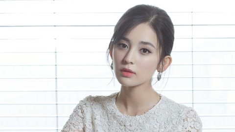 娱乐猛回头 古力娜扎泳装扮嫩 女星砸钱捧杀陆毅