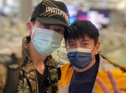 吴尊晒与吴奇隆合照互夸感情好