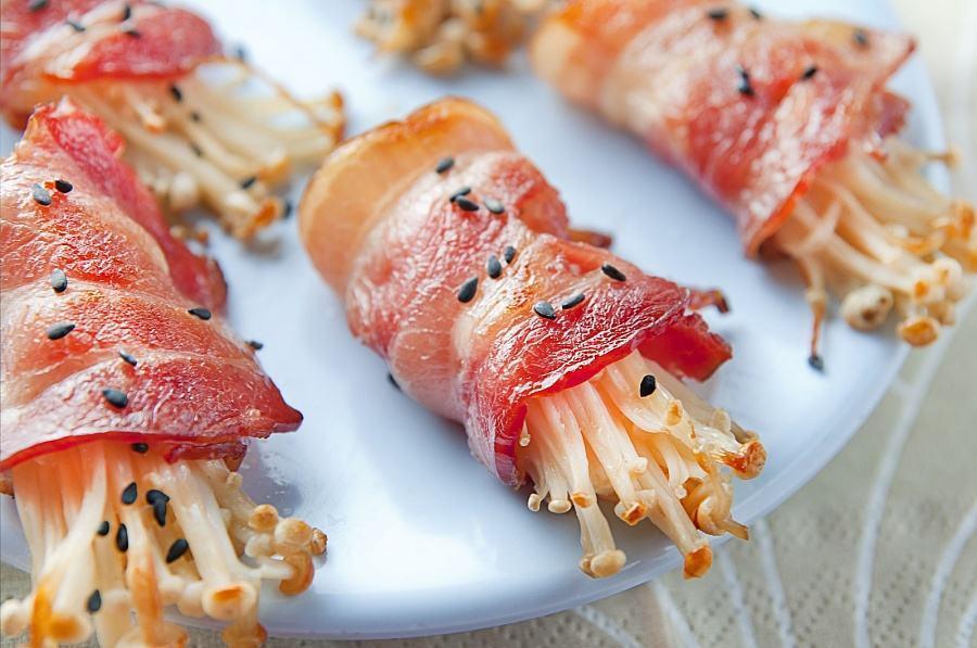 美&middot;食 金针菇不再只是火锅辅料了，和它卷在一起后香浓可口，一口一个