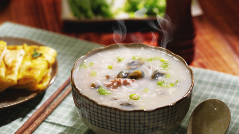 味蕾时光 鲜美无比：皮蛋瘦肉粥