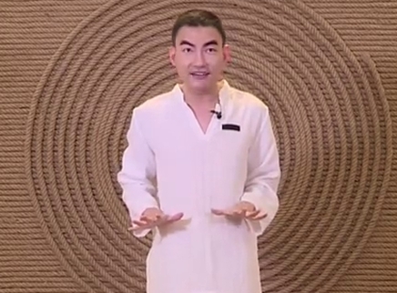 321动起来 简单二步帮你缓解食物堆积瑜伽