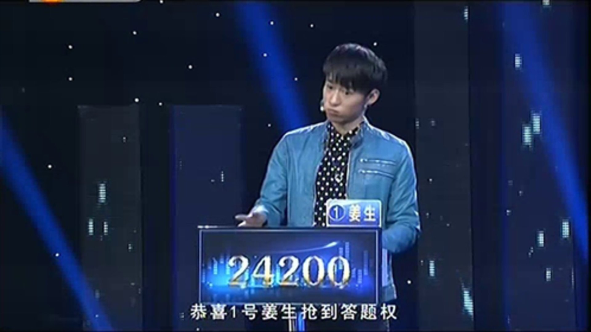 美女学霸一人力敌全场