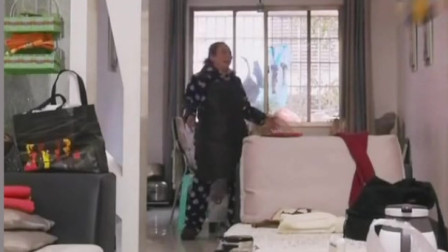 闲的无事开始室内排球比赛 既能锻炼身体还不用出门