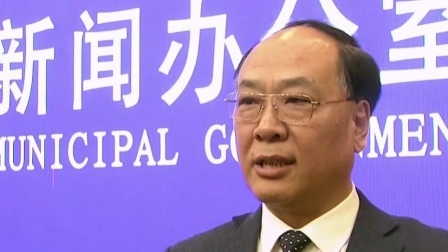 第一时间 老人坠井 消防员“倒挂金钩”救人