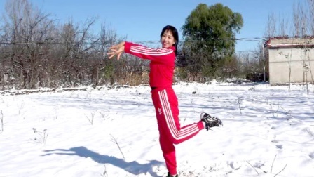 阿采原创广场舞第六季之健身广场舞 您那下雪了吗？雪地舞蹈《成天笑》超过瘾，摆胯还健身