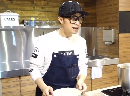 古巨基自制蛋糕为老婆庆生