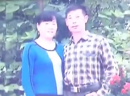寻情记 半百丈夫 和女合伙人的亲密照