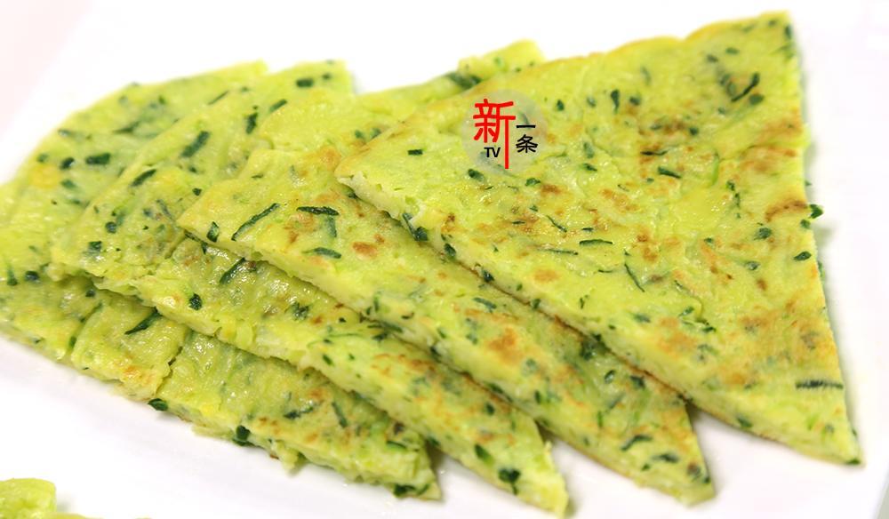 新一条美食 用黄瓜和鸡蛋做一个小饼，只需几分钟，老人孩子都爱吃，超级简单