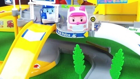 月采亲子游戏益智玩具 粉红小猪妹珀利警车玩具库